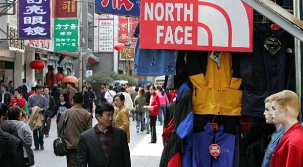 متجر في بكين يمنع دخول الصينيين لأنهم "مزعجون"