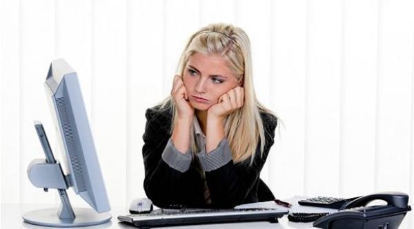 50 سنتيمتراً بين الكمبيوتر والمستخدم تجهد عينه