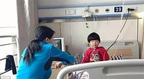 طفلة تنجو بأعجوبة بعد سقوطها من الطابق الـ 11