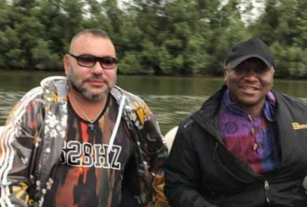 صورة جديدة : وزير الداخلية الإيفواري يرافق الملك في جولة استكشافية خاصة بأحد المنتجعات