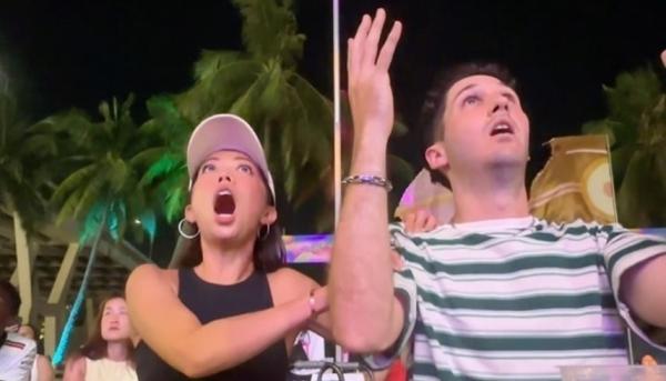 تكتشف أنها التقطت "سيلفي" مع زوجها  قبل سنوات من لقائهما