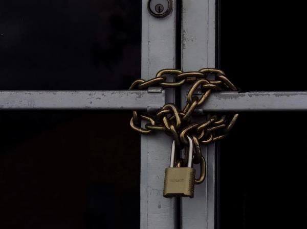 خاص..عمال بشركة وطنية يتهمون مسؤولين مركزيين باحتجازهم