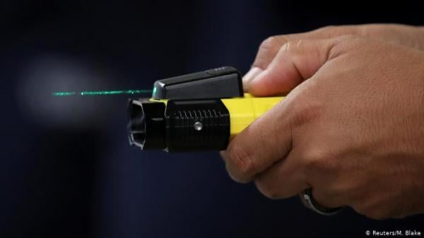 الشرطة الأمريكية تختبر جهاز "الرجل العنكبوت" بديلا للمسدس الصاعق