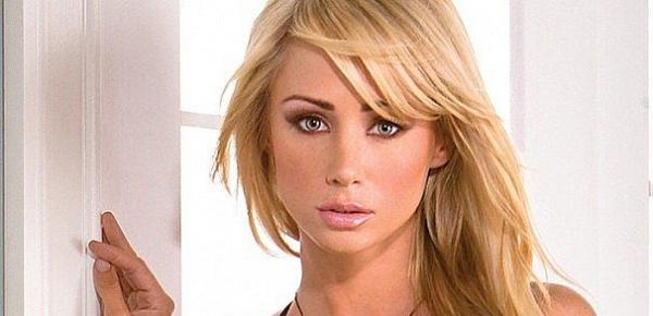 فيديو مثير لعارضة أزياء إباحية بمراكش خلال رأس السنة