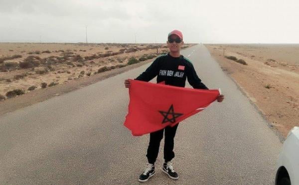 شاب ينطلق في رحلة ب"0" درهم مشيا على الأقدام من الفقيه بن صالح نحو دكار