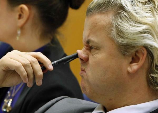 من يوقف هذا المتطرف..."فيلدزر" يعود إلى اسفزاز المسلمين ويطلق مسابقة "كاريكاتير" ضد الرسول (ص)