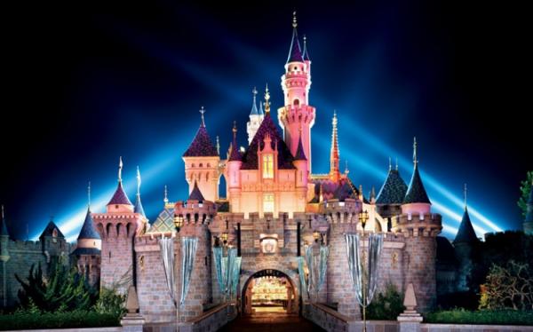 ديزنى لاند تغلق متنزهاتها بدءً من السبت بسبب كورونا