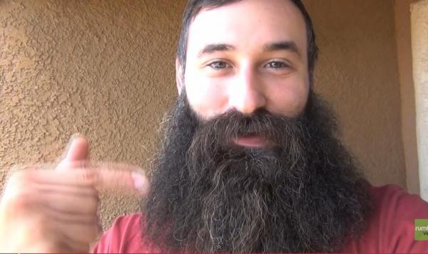 بالفيديو: شاب يصور مراحل نمو لحيته خلال عام كامل