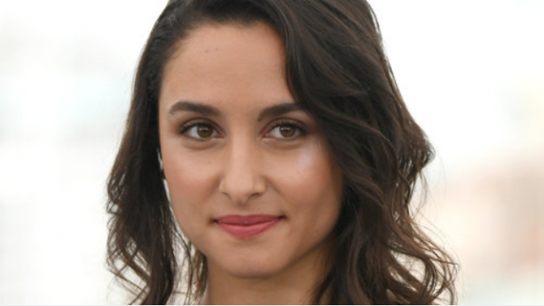 ما الذي يجمع الممثلة المغربية "سارة برليس" ببطل مسلسل "لا كاسا دي بابيل"؟(صورة)