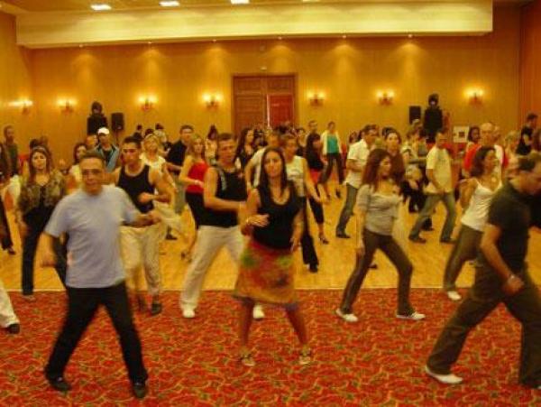 المهرجان الدولي لرقصة \"السالسا\" بمراكش يستقطب أشهر الراقصين