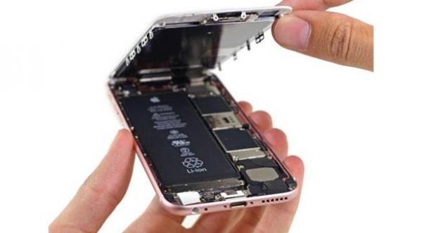 انتل تشكل جيشاً صغيراً لإنتاج شريحة هواتف آي فون 7 الجديدة