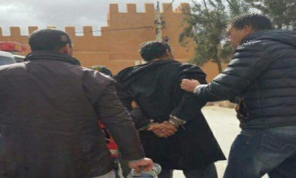 بالصورة...أمن تيزنيت يضع حدا لمغامرات "مول شاكوش" الذي روع نساء المدينة