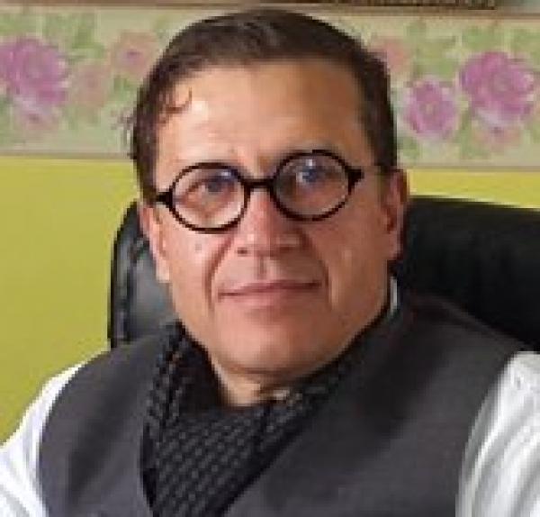 لماذا المغربي يَتَجَشّأ "يْتْچْرّْعْ" أمام العموم بشكل اعتيادي؟