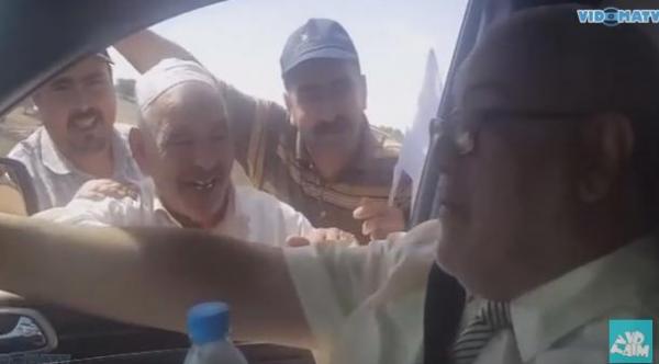 فيديو حوار طريف بين بنكيران ومواطنين في طريق فاس