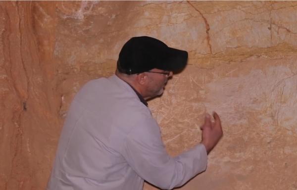 اكتشاف أقدم النقوش الصخرية بشمال إفريقيا في مغارة الجمل ضواحي بركان
