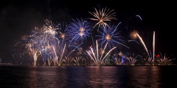 دولة عربية تلغي احتفالاتها بمناسبة وطنية تضامنا مع حلب