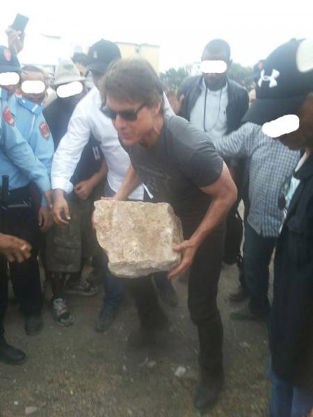 صخرة "توم كروز" تخلق الحدث