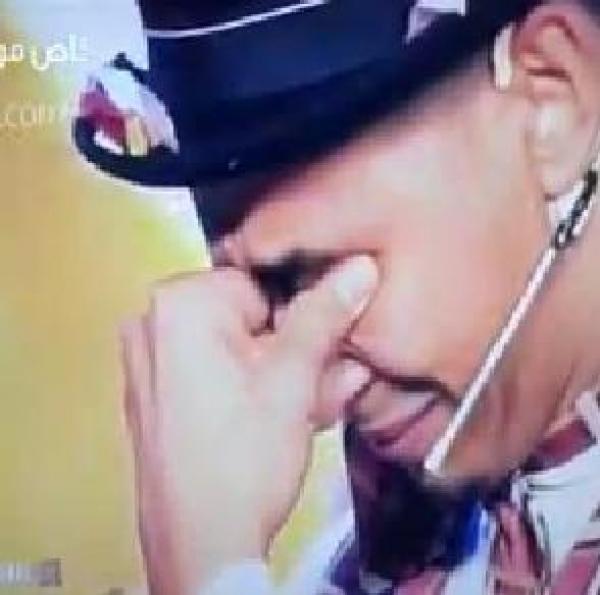 المغربي صلاح يبكي لحظة اعلان فوزه بلقب عرب غوت تالنت