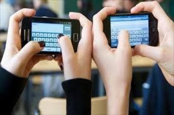 الكشف عن نموذج لهاتف ذكي مزود بشاشة شفافة