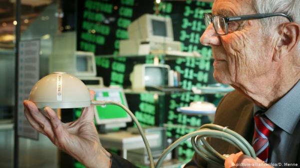 المخترع "المنسي" صاحب أول فأرة حاسوب على الإطلاق