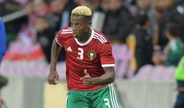 الاحتراف ديال بصح .. هذا ما قرره شالكه الألماني في حق حمزة منديل بعد شتمه والدة مشجع مغربي