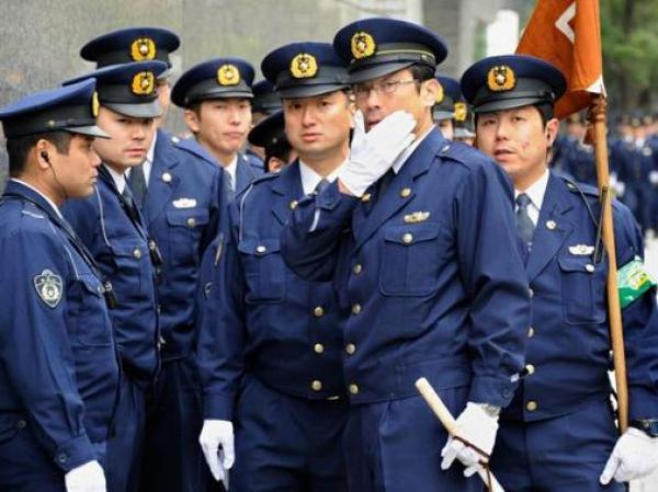 اليابان: 4 آلاف شرطي و900 مدرعة ومروحيتين للقبض على مغتصب