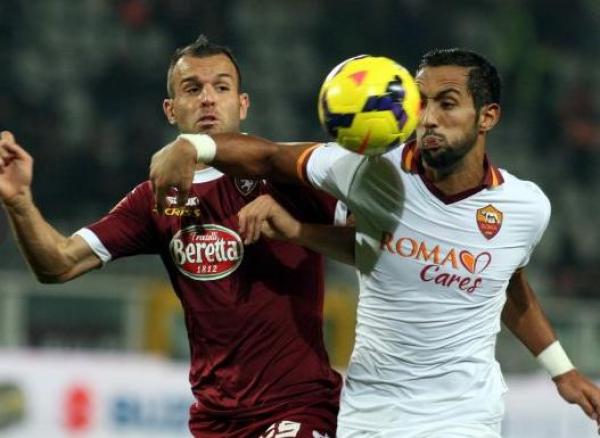 بالفيديو - خطأ من المدافع المغربي بنعطية يتسبب في توقف مسيرة انتصارات روما بالكالتشيو