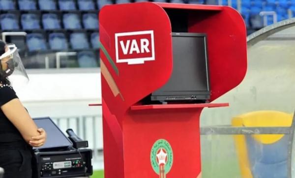 في زمن الـ"فار".. الصافرة المغربية في قلب عاصفة من الاحتجاجات وسط مطالب بضرورة إحداث رجة كبرى داخل مديرية التحكيم