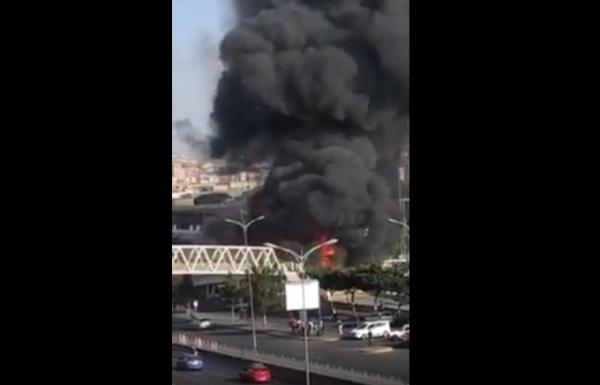 عاجل وبالفيديو...حريق مهول ودوي انفجارات بمنطقة ولاد زيان بالدار البيضاء