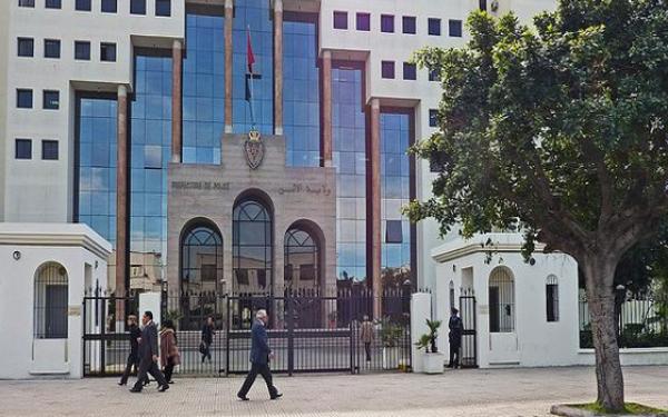 الدارالبيضاء : إحالة موظف أمن على النيابة العامة للاشتباه بتورطه في هتك عرض وتحصيل أموال غير مستحقة