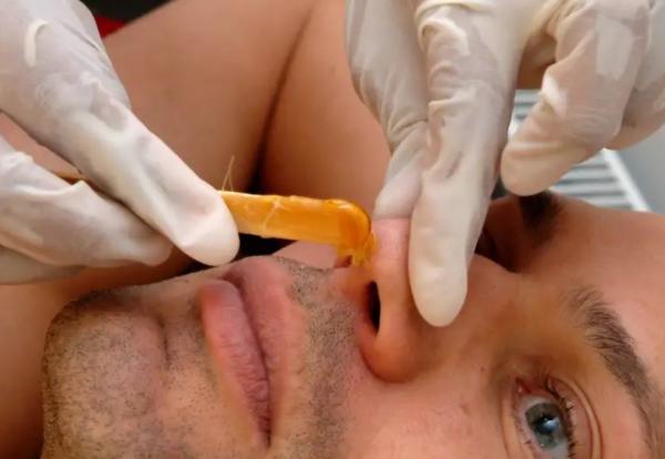 إزالة شعر الأنف قد يؤدي إلى الموت