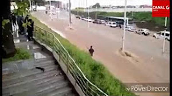 هكذا أغرقت السيول الجارفة طرامواي الرباط-سلا ودخول المياه للركاب