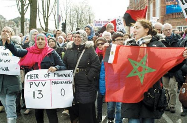 أزمة الجالية المغربية بهولاندا تتعقد بعد تراجع الحكومة الهولاندية عن الاتفاق المبدئي الخاص بالضمان الاجتماعي
