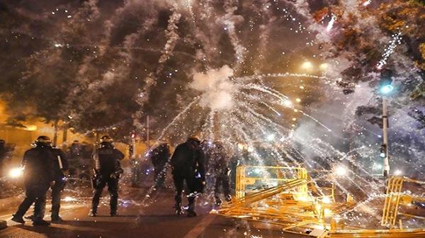 آلاف السياح يلغون حجوزاتهم في فرنسا بسبب أعمال العنف