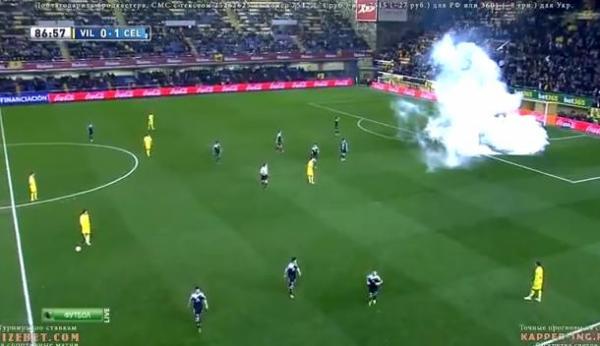 بالفيديو : توقف مباراة فياريال و سلتا فيغو بسبب إلقاء عبوة غاز على أرضية الملعب