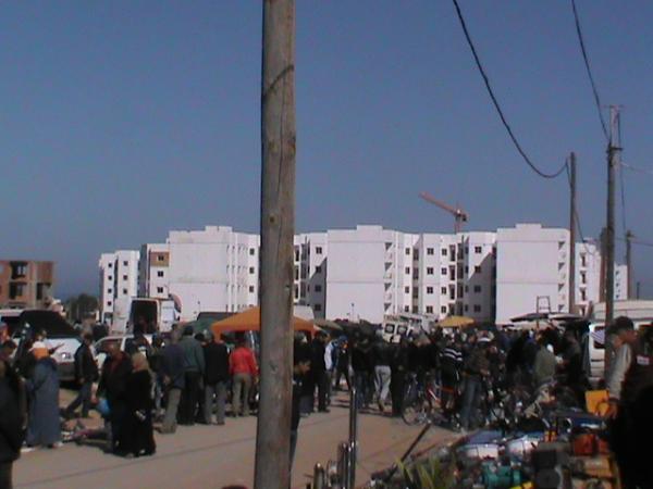 عاجل.. انهيار سور أشهر سوق أسبوعي بالمحمدية وهذه حصيلة الضحايا