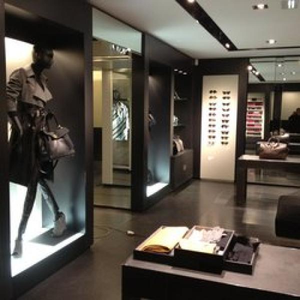 صحيفة "الدايلي تلغراف" تحتفي بافتتان المصمم العالمي ايف سان لوران بالمغرب