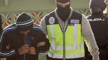السلطات الاسبانية تعتقل مغربيا بتهمة تمجيد "داعش" عبر "الفايسبوك"
