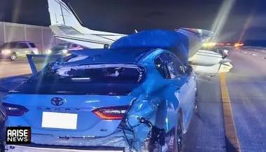 أغرب من الخيال: فيديو لحادثة سير بين طائرة وسيارة