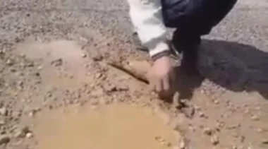 بالفيديو .. فاضح الزفت يظهر ببني ملال و فايسبوكيون يسخرون