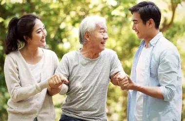 "الأحفاد المتفرغون".. اتجاه صيني جديد يحوّل أزمة البطالة إلى رعاية أسرية حنونة