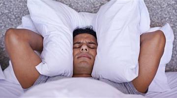 لهذه الأسباب نستيقظ ليلاً دون إرادتنا