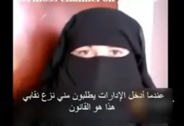 مسلمة فرنسية تنزع النقاب والمفاجأة قوية