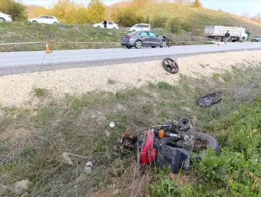 بسبب التهور ...لحظة وقوع حادث بين سيارة ودراجة في تركيا.