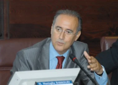 خالد عليوة ينفي توقيعه صفقات مشبوهة ومنح أقاربه امتيازات