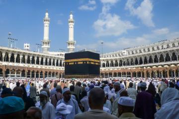 انعقاد اجتماع للجنة الملكية للحج بخصوص الإجراءات والاستعدادات لموسم الحج 1445 هـ