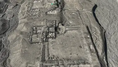 اكتشاف جدارية فريدة عمرها 3 آلاف عام داخل معبد أثري ببيرو