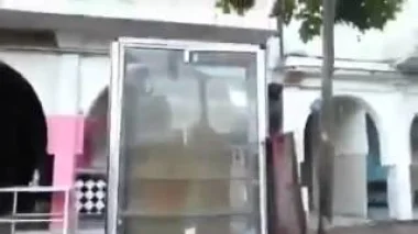 ‫مأساة طفل يبيت وسط القمامة بتيفلت‬