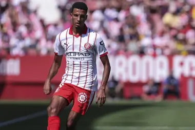 "لو كان برازيلياً لبيع بالملايين".. جماهير المغرب تنتفض دفاعاً عن "مايسترو" خط الوسط عز الدين أوناحي