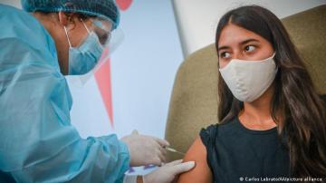 الإقبال الكثيف للشباب على مراكز التلقيح يفاجئ الجميع ويغير نظرة المجتمع لهاته الفئة